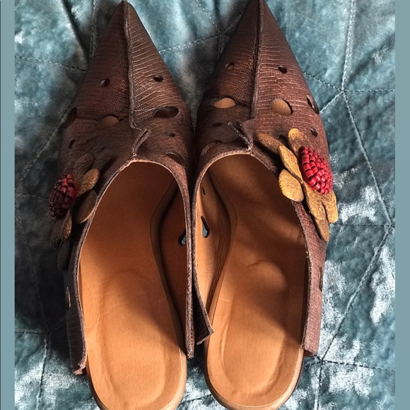 Beautiful Handmade leather clogs - Picture 5 of 15